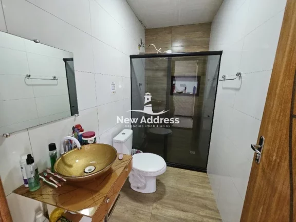 Imagem Duas casas com entradas independentes, 200m² de área construída. Ideal para morar com privacidade ou garantir renda extra com aluguel.