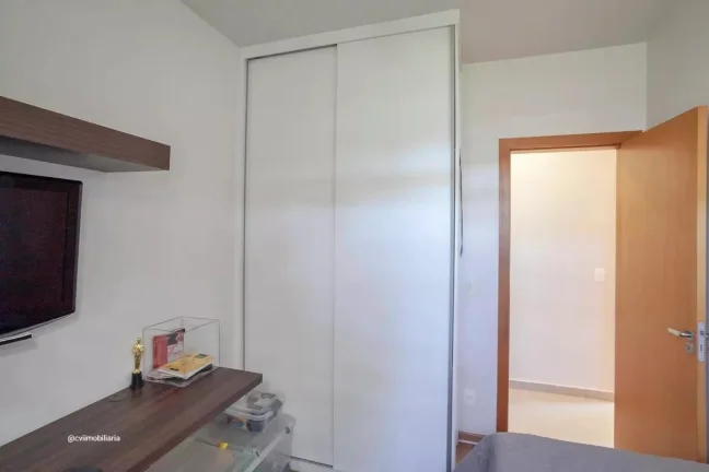 Imagem Este espaÃ§oso apartamento Ã© uma excelente opÃ§Ã£o para quem busca conforto e praticidades. Com trÃ...
