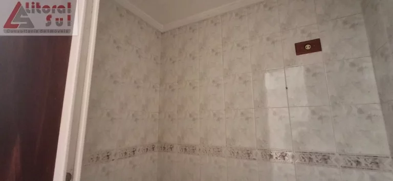 Imagem Galpão Comercial para Venda ou Locação em Praia Grande-SP, Bairro Caiçara: 1 Sala, 1 Banheiro, 64m² de Área.