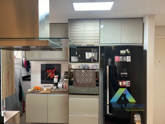 Imagem PORTEIRA FECHADA - Apto em 75m² com 2 dormitórios, 1 suíte, 1 varanda gourmet recém reformado e moderno, pronto para morar com 2 vagas de garagem fixas e cobertas..