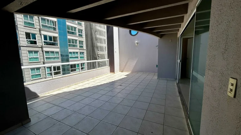 Imagem Cobertura com 3 dormitórios sendo 1 suíte e 2 vagas de garagem em Navegantes/SC