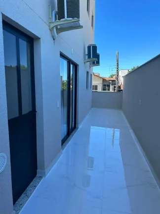 Imagem Apartamento mobiliado com 2 dormitórios sendo 1 suíte e 2 vagas de garagem – Bombinhas/SC