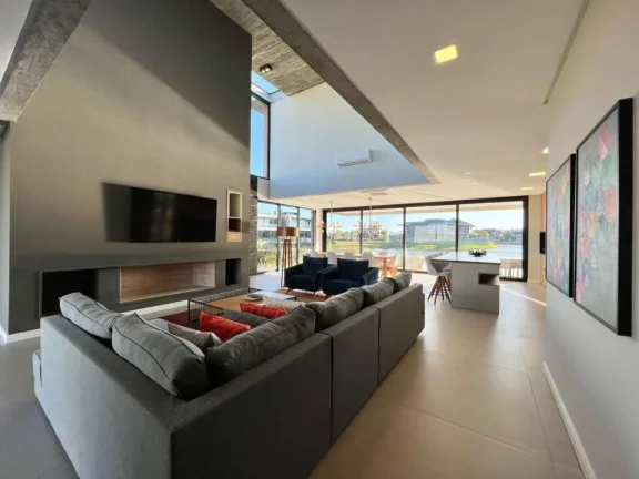 Imagem Casa em Condominio 5 Dormitórios - Bairro --