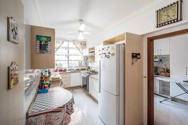 Imagem Apartamento com 3 dormitórios sendo 1 suíte e 2 vagas na região Central de Balneário Camboriú SC