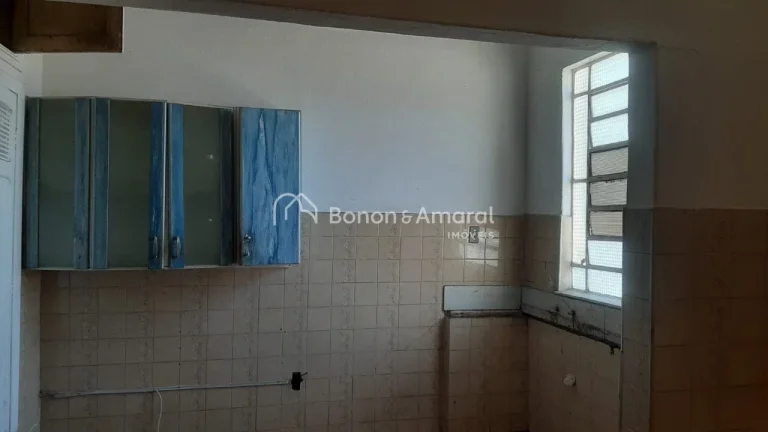 Imagem Casa em Esquina Estratégica - Imperdível!