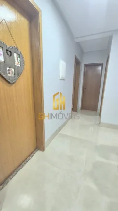 Imagem O sobrado possui:

- Casa toda em ESQUADRIAS
- Sala ampla com 2 ambientes integrada à área de laze...