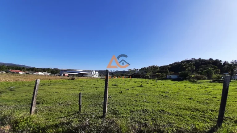Imagem Adriano Carpes Imóveis vende terreno grande as margens da BR 101 em Balneário Piçarras.