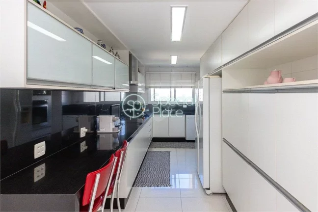 Imagem Requinte e bom gosto em 290m2 com uma planta excelente, living para três ambientes com varanda gour...