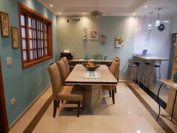 Imagem Sobrado com 170 metros quadrados de área construída, ampla sala com lareira e teto rebaixado com s...