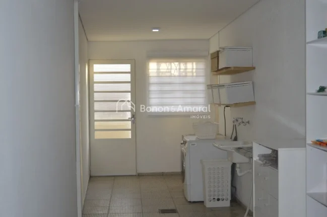 Imagem Linda casa com 3 quartos sendo 1 suíte com banheira de hidromassagem, armário embutido, sala de es...