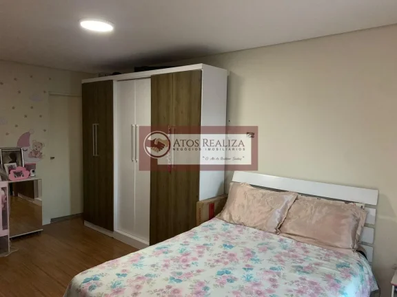 Imagem Vendo SUPER imóvel no Jardim casa grande. Lindo sobrado em uma Área total de 380m², com área útil 215m², esse imóvel conta com 3 Dormitórios, sendo 2 Suítes com Closet, sala de Tv, sala e cozinha conceito aberto, 2 vagas de garagem cobertas, muitos espaço