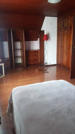 Imagem Sobrado com 3 dormitórios à venda, 206 m² por R$ 1.150.000 - J Jaguaribe - Campos do Jordão/SP