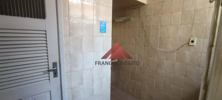 Imagem Apartamento tipo sobrado com generosos 110m² em rua fechada.
