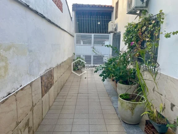 Imagem Terreno de 250 m² e 188,08m² de área construída, com excelente aproveitamento de espaço!

Casa ...