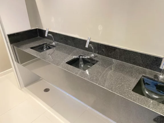 Imagem Conjuntos comerciais que somam 17510m² na Chácara Santo Antônio.