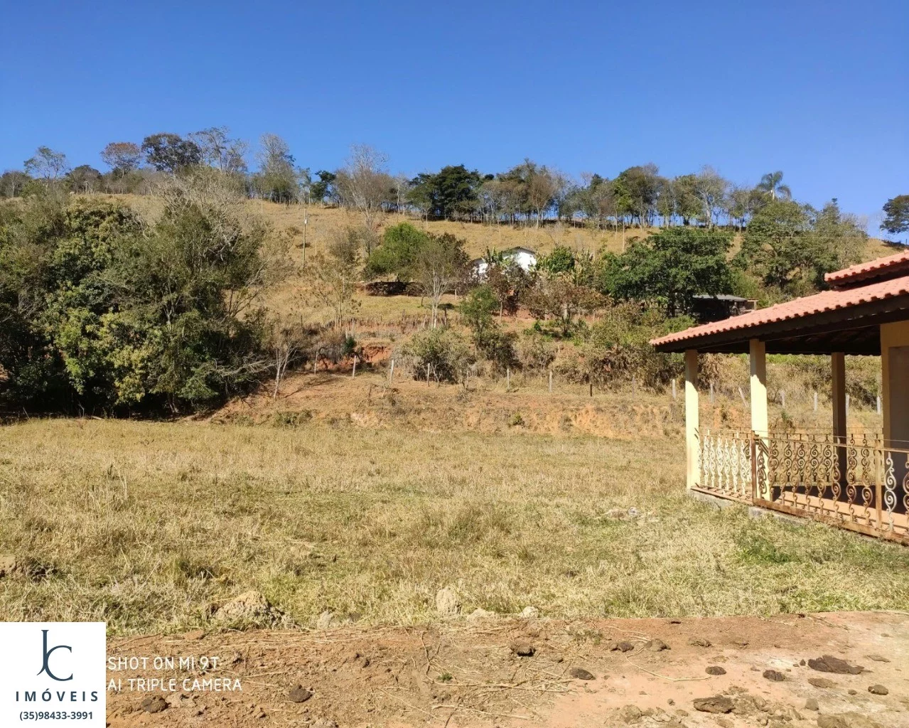 Imagem Sítio , próximo à São Lourenço MG, topografia plana, energia el?(C)trica instalada, muita água, lago, ducha natural, casa grande, estrada boa.