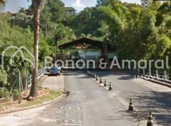 Imagem O lote tem 618 m² em declive, localizado ao lado da mata, garantindo contato direto com a natureza,...