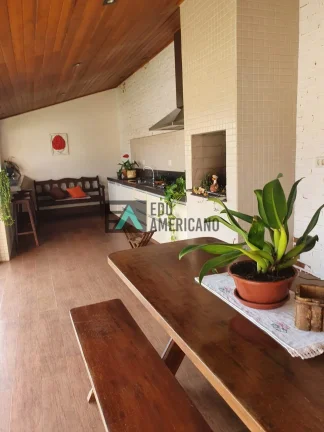 Imagem Casa com excelente terreno à venda em bairro residencial