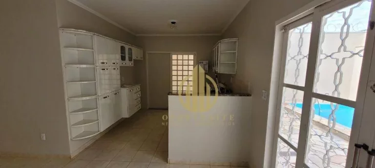 Imagem Casa em ótimo estado - 2 dormitórios e piscina à venda, 111 m² por R$ 380.000 - Jardim Interlagos - Ribeirão Preto/SP