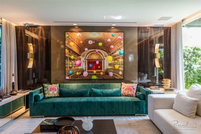 Imagem Magnífica casa em Jurerê Internacional a apenas 100m do mar. Casa localizada em exelente terreno d...