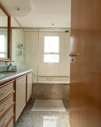 Imagem Excelente apartamento, 1 por andar com 189m², a venda em Pinheiros.