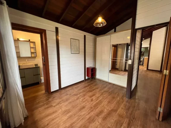 Imagem Casa com 3 dormitórios sendo 1 suíte e 1 vaga de garagem no Bairro Cabeçudas em Itajaí/SC