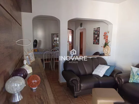 Imagem Casa com 3 dormitórios à venda, 200 m² por R$ 380.000,00 - Setor Afonso Pena - Itumbiara/GO