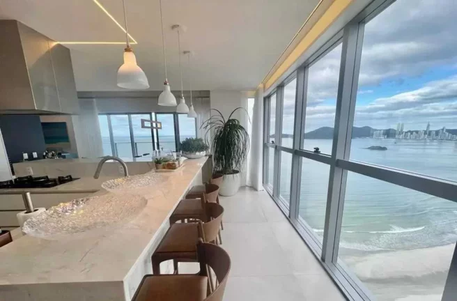 Imagem Apartamento frente mar mobiliado com 5 suítes e 4 vagas de garagem em Balneário Camboriú