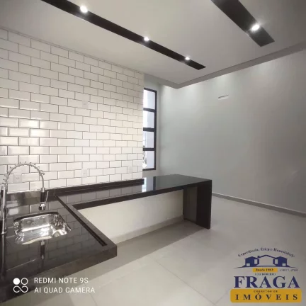 Imagem CASA EM CONDOMÍNIO C/ 100 M² / 03 QUARTOS SENDO 01 SUÍTE / 03 VAGAS