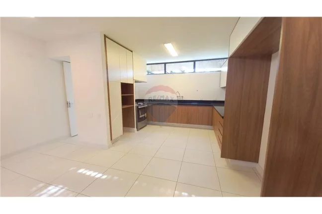 Imagem Casa com 5 suítes 6 vagas no Jardim Everest / Cidade Jardim