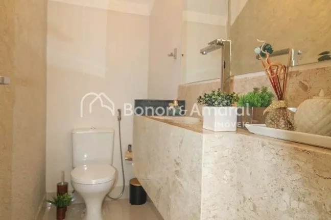 Imagem Campinas, próxima ao Alphaville. Com 340m² de área construída, esta casa oferece uma combinaçã...