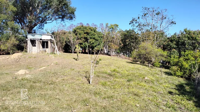 Imagem Oásis de Encanto em Atibaia: Chácara com Casa Aconchegante e Potencial Incrível!