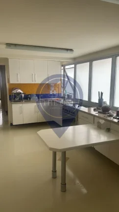 Imagem Apartamento à venda no Itaim Bibi, São Paulo-SP: 2 quartos, 1 suíte, 2 salas, 3 banheiros, 2 vagas, 270m². Venha conferir!