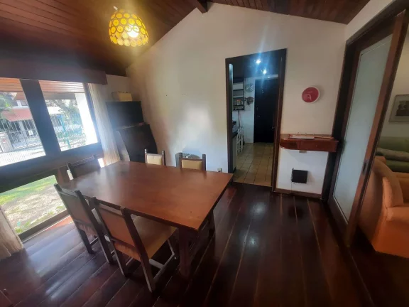 Imagem Casa à Venda, 327 m², 6 Dormitórios, (1 Suíte), Trindade, Florianópolis/SC