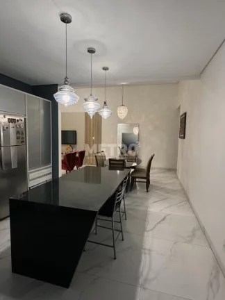 Imagem Casa no Alphaville, 3 quartos, sendo um suíte com closet, cozinha Integrada