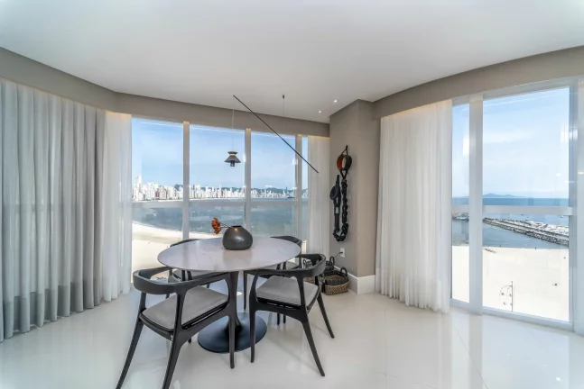 Imagem Apartamento com 4 dormitórios à venda sendo 4 suítes, 237 m² por - R$ 13.200.000,00 - Centro - Bal. Camboriú/SC