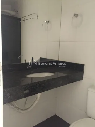 Imagem Com 138m² de área privativa, o imóvel oferece uma ampla sala para dois ambientes (jantar e estar)...