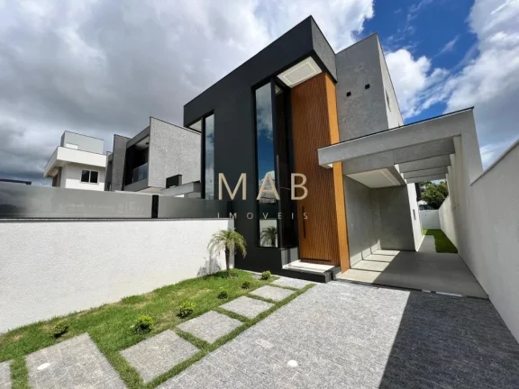Imagem Imperdível casa à venda em Florianópolis-SC, no bairro Ingleses do Rio Vermelho, com 3 quartos, 3 suítes e 150m² de área.