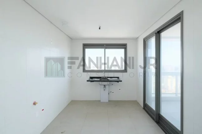 Imagem More no bairro mais valorizado de São Paulo, Vila Nova Conceição, em uma cobertura duplex que é uma verdadeira obra de arte. Com 4 quartos e 5 banheir