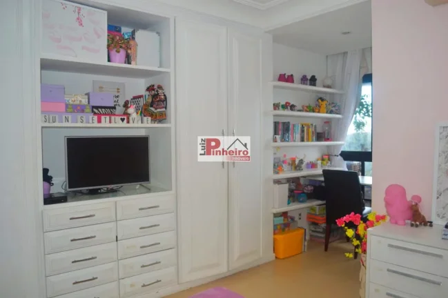 Imagem 4 Suites CIDADE JARDIM Apartamento com 210m2