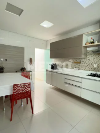 Imagem Casa para locação, Parque Bandeirantes, 5 quartos, sendo 2 suítes, um com closet