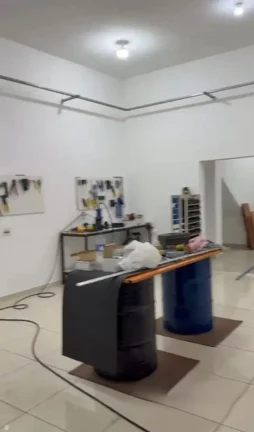 Imagem Salão Comercial para Locação em Sorocaba-SP, Jardim Astro: 1 Sala, 1 Banheiro, 2 Vagas e 160m² de Área!