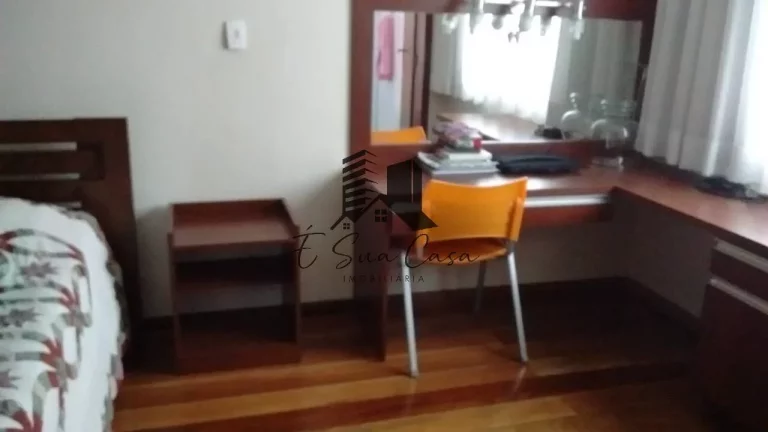 Imagem Casa de 5 Quartos, Bairro Camargos