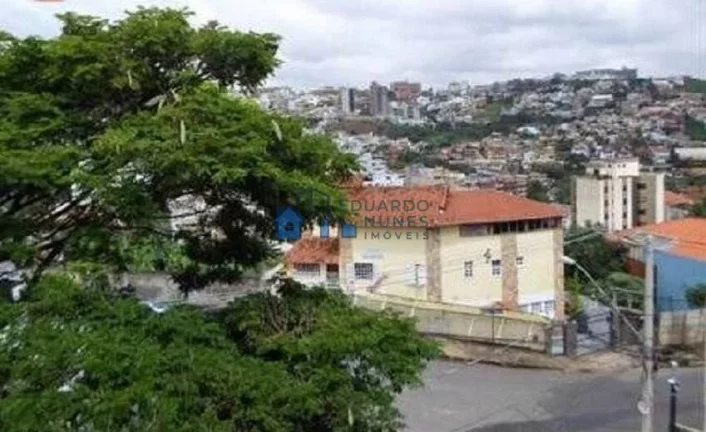 Imagem Casa ampla, arejada, confortável e muito conservada no Santa Lucia!