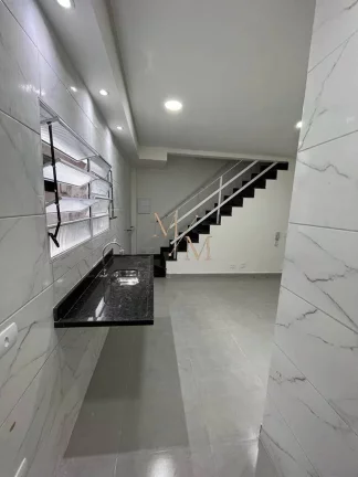 Imagem Casa tipo sobreposta alta duplex NOVA, 2 dormitórios, sacada, baixo custo.