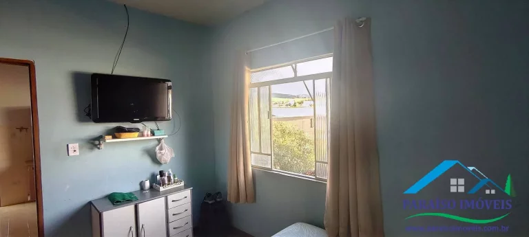 Imagem Casa no Centro com 4 Dormitórios com Amplo Terreno - Paraisópolis MG