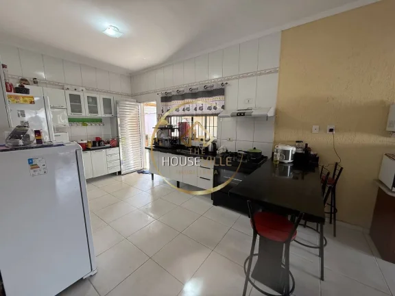 Imagem Casa Sobrado, 5 dormitórios, mais Edícula, Golfinho, Caraguatatuba.