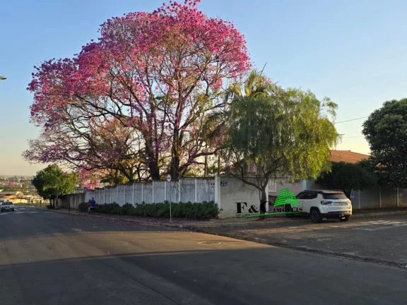 Imagem Casa para Venda em Leme, Jardim Santana, 6 dormitórios, 2 suítes, 4 banheiros, 4 vagas