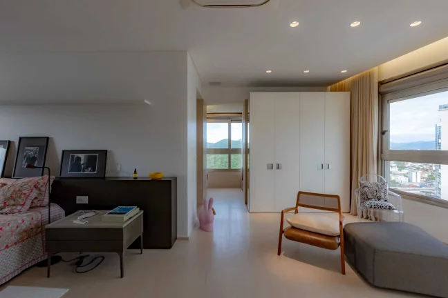 Imagem Apartamento mobiliado com 4 suítes e 5 vagas de garagem na Avenida Atlântica em Balneário Camboriú