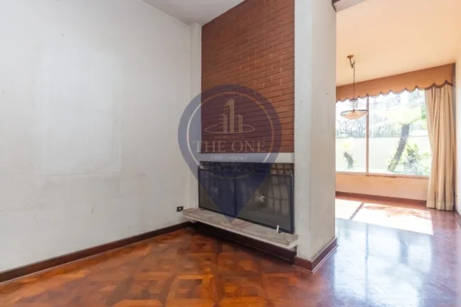 Imagem Imóvel de luxo à venda em São Paulo-SP: Casa de 4 quartos, 2 suítes, 2 salas, 6 banheiros, 5 vagas no Bosque da Saúde - 508m².